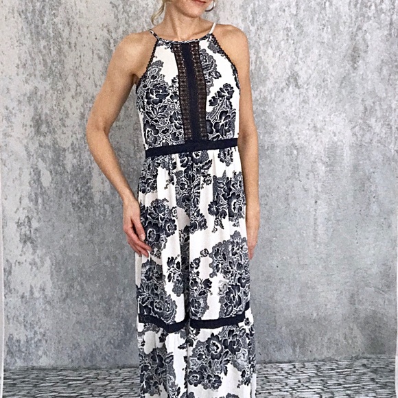 Lace detail floral maxi dress - Picture 2 of 7